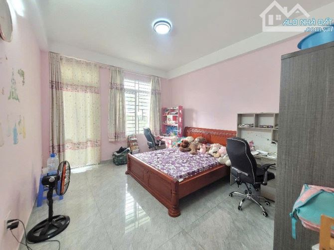 Siêu Phẩm - Nguyễn Hồng Đào - 84m2 - ngang 4m2 - 4 tầng full nội thất WC riêng - chỉ 12 tỷ - 4