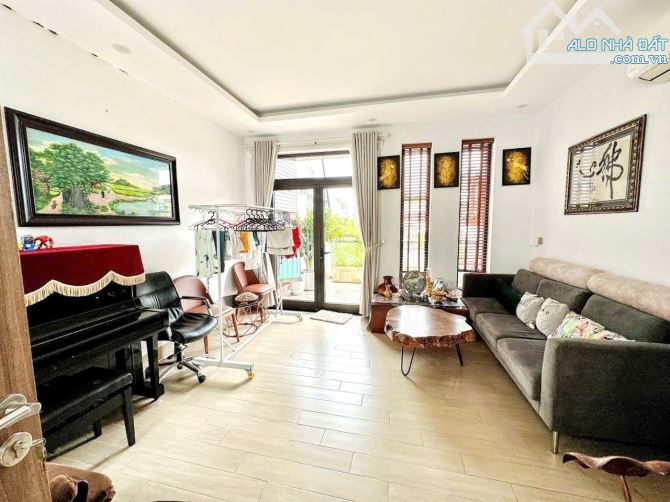 MẶT TIỀN HẢI CHÂU - Ô TÔ ĐỖ - KINH DOANH - NHÀ 3 TẦNG 3 MÊ - 72M2 VUÔNG ĐẸP -- CHỈ 7 TỶ X - 4