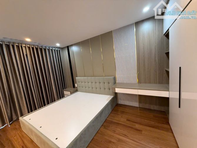MỘT CĂN DUY NHẤT - HÀNG XÓM KĐT VIỆT HƯNG - 45M2 - 5 TẦNG - THANG MÁY - FULL NỘI THẤT - Ô - 4