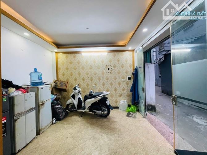 🏠 BÁN NHÀ TRẦN THÁI TÔNG – 30M² – 5 TẦNG – MẶT TIỀN 6.76M – 7.65 TỶ - 4