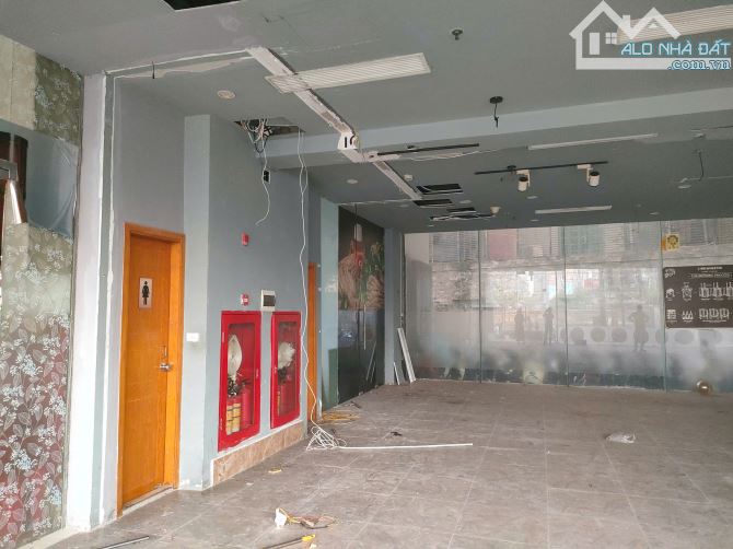 Cho thuê mặt bằng góc 2 mặt tiền cao ốc 30 tầng ngang 12m - 4