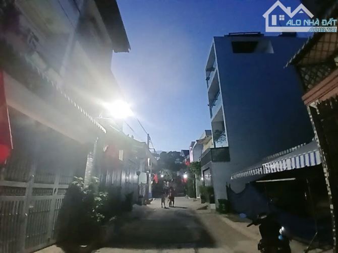 Bán nhà 3 tầng, 54m², 3PN, 3WC, Nguyễn Duy Trinh, Q.9 - 4.3 tỷ - 4