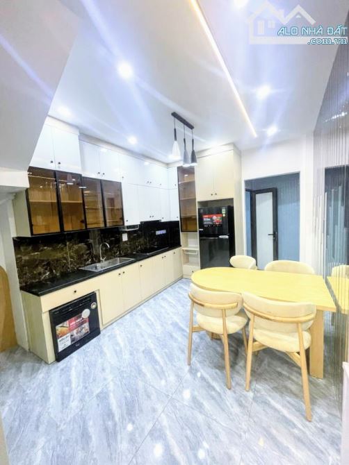 HẠ CHÀO PHỐ NGỌC THỤY DT45m-4 Tầng Thang Máy, Full Nội Thất -MT 3.6m- Giá 8.2T - 4