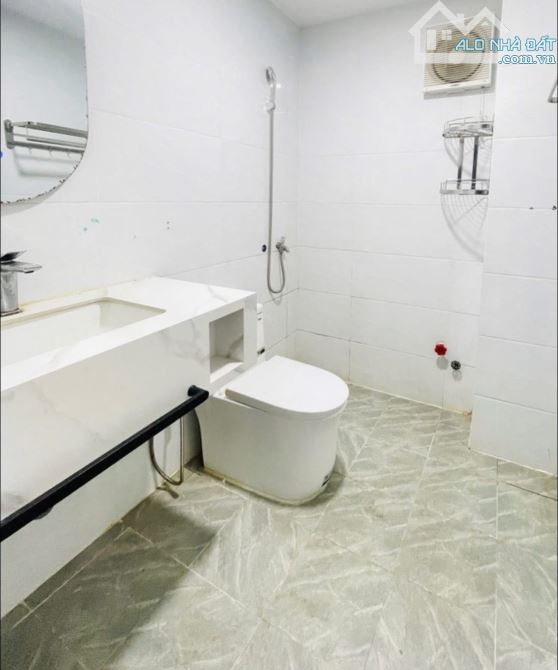 NGUYỄN KIỆM P3 GV , LÔ GÓC ,42M2, NHÀ MỚI CHỈ 4,5TỶ TL - 4