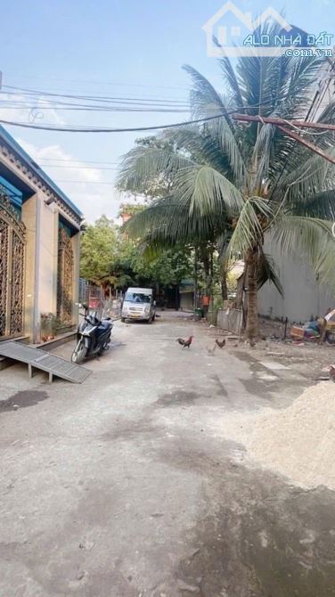 SIÊU PHẨM BÌNH TÂN. HƯƠNG LỘ 2.80M2.DT4X20M.3 TẦNG 3 PHÒNG NGỦ 4WC - 4