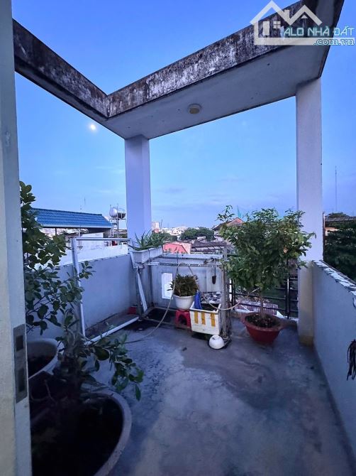 Chỉ 8 tỷ TL. Nhà 4 tầng. Gần 50m2. 4Pn. Sân thượng. Hẻm thông Tô Hiến Thành. Q10. - 4