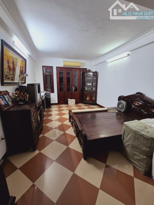 LÃNG YÊN HAI BÀ TRƯNG KHU PHÂN LÔ DÂN TRÍ Ô TÔ TRÁNH NHAU GARA 2 OTO 68M2 3 TẦNG 14,5 TỶ - 4