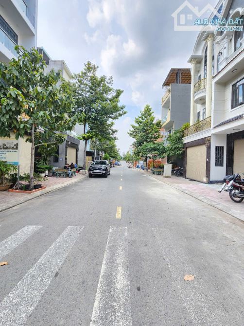 Bán nhà 1T3L 4.5x16m hoàn công, đường D1 KDC Phú Hồng Thịnh 6 p. An Bình - 4