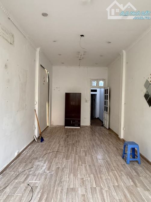Nhỉnh 22 tỷ có ngay nhà mặt phố Trần Quý Kiên, DT40m, MT4, nhà 5 tầng - 4