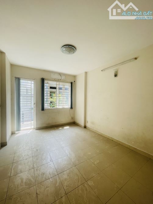 Lê Hồng Phong. Q10. Hẻm xe hơi 5m thông.  40m2. 4 tầng. 4Pn. Chỉ 7,x tỷ. - 4