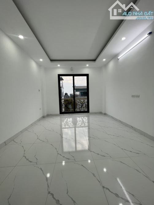 Siêu phẩm. -  lĩnh nam  -  ô tô đỗ cửa - thang máy - 36m -5 Tầng - chào 6,8 tỷ - 4