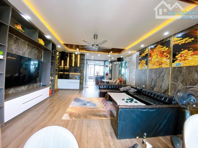 HOT 62 Nguyên Hồng, Đống Đa, phân lô, đường ôtô tránh, m.tiền khủng 5.5, 70m chỉ 27.5 tỷ - 4
