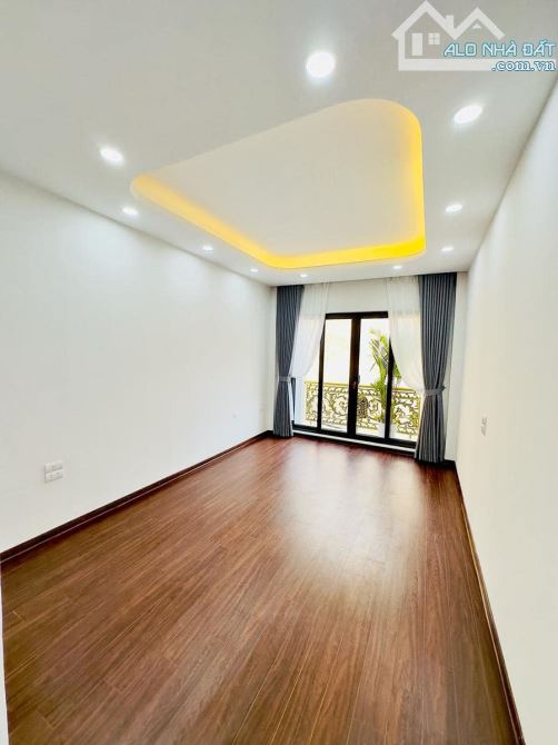 Nhà mặt phố xây mới Dương Văn Bé, Hai Bà Trưng. DT 68m2 x6T thang máy, 1 mặt ngõ oto - 4