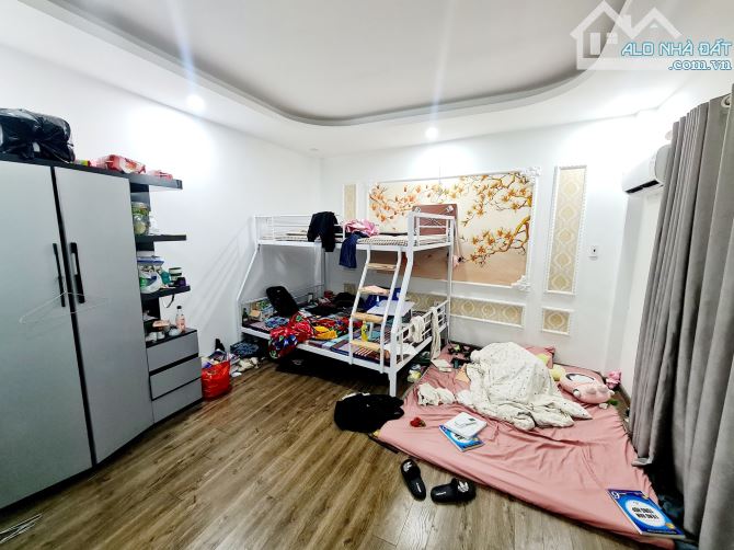 NHÀ MỚI Ở NGAY - QUANG LÃM - HÀ ĐÔNG, 3 GÁC TRÁNH XE MÁY   CHO THUÊ 4 PHÒNG 12 TRIỆU - 4
