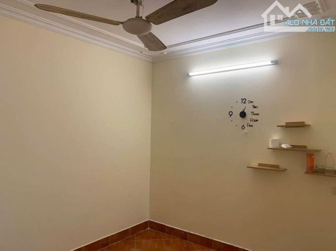 Cho thuê nhà phố nguyên căn Bạch Đằng- Hoàn Kiếm 40m2 x 3 tầng , 2PNKK giá 8tr5, vào luôn - 4