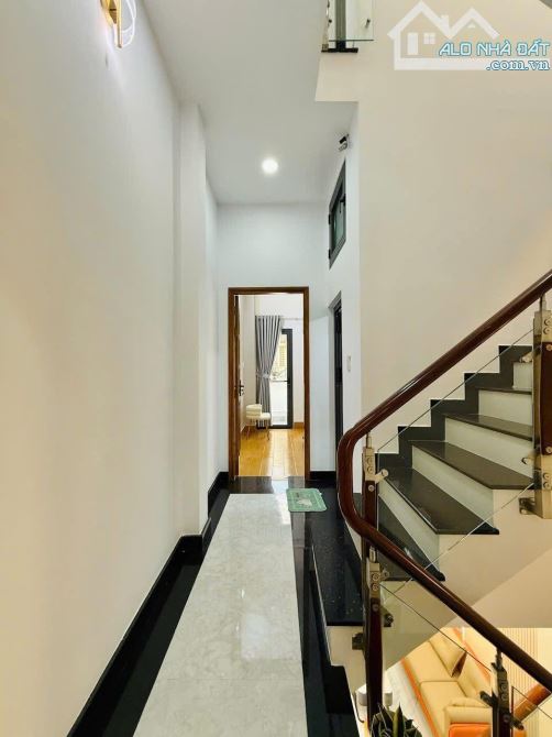 Mua ngay căn nhà 2 tầng ngay nhà Nguyễn Thiện Thuật, Quận 3. Giá: 4 Tỷ 020 / 52m2. SHR - 5