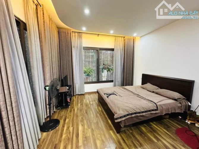 NGUYỄN CHÍ THANH - LÁNG HẠ - ĐỐNG ĐA - 45M2 - PHÂN LÔ Ô TÔ TRÁNH - HAI THOÁNG - CHỈ 18 TỶ - 5