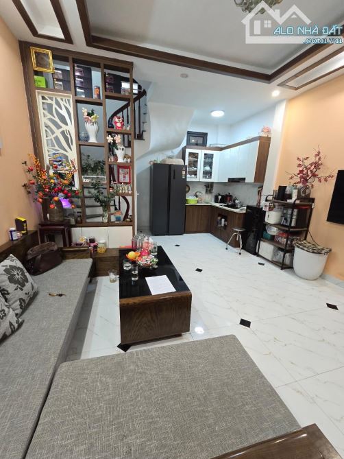 Cần bán gấp, nhà 5 Tầng Thạch Bàn, ô tô tránh cách 20m, Nhỉnh 5 tỷ - 5