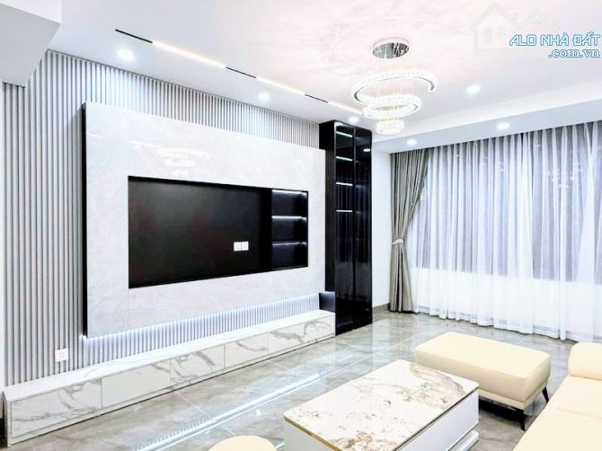 HÀNG KỊCH ĐỘC - NGỌC THUỴ -7 TẦNG THANG MÁY - Ô TÔ 7 CHỖ  - FULL NỘI THẤT - DT43m-Giá 13.5 - 5