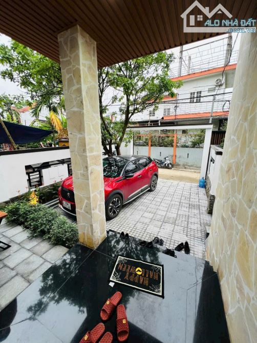 Nhà cách Phạm Văn Đồng 200m_oto đậu trong sân - 4