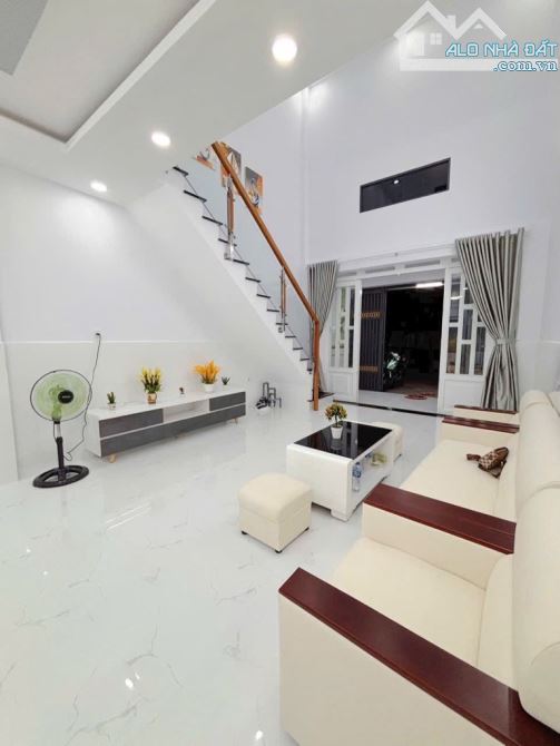 BÁN NHÀ TỈNH LỘ 10 68m2 4x17m 3Pn SHR  CHỈ 4.15 TỶ TL. - 5
