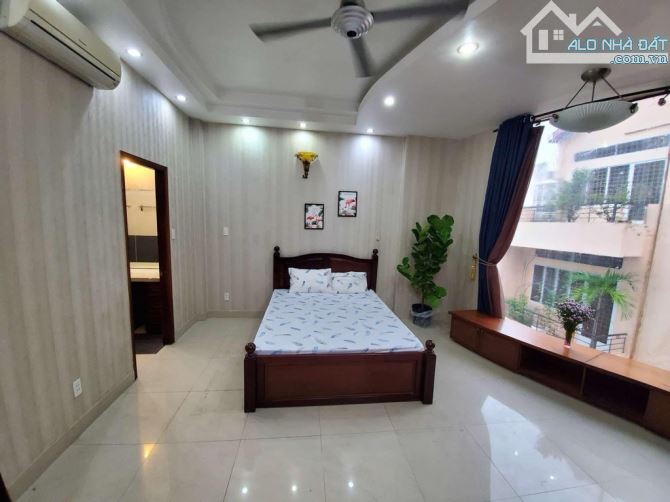 Nguyễn vănTrỗi, ngay sau UBND QuậnHẻm xe hơi, 3 mặt tiền, 72m2, 5 tầng BTCT 5m X 14m, 11,5 - 5