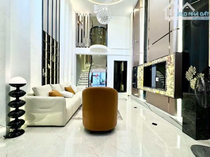 SIÊU PHẨM NHÀ PHỐ 4 TẦNG CÓ THANG MÁY - HẺM XE HƠI 8m THÔNG THOÁNG - 5