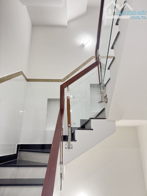 Cho thuê nhà Mt nội bộ khu cao lỗ sát tạ quang bửu- 4m x20m- 80m.2- 1Trệt 2 Lầu +ST-F4 Q8 - 5