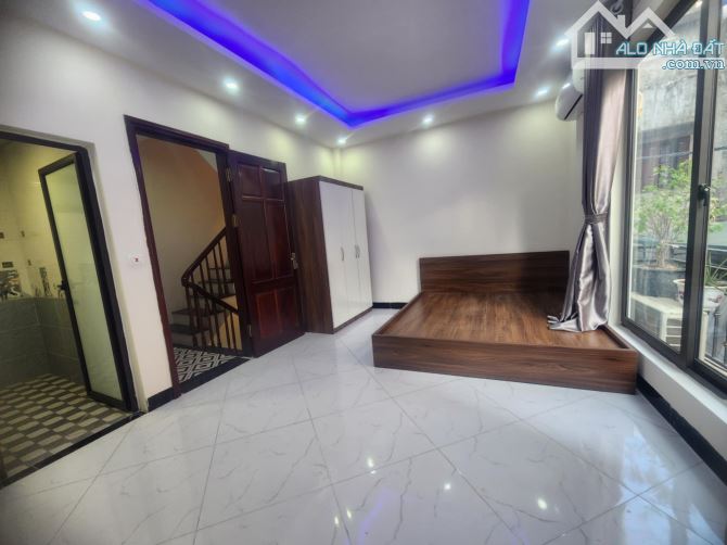 Nhà 5 tầng đi bộ 20 giây là đường Quang Trung. - 5