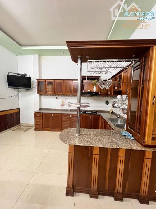 CẦN BÁN CĂN NHÀ MẶT TIỀN KINH DOANH VIP 1 TRỆT 2 LẦU ĐƯỜNG NGÔ GIA TỰ - 6x18m - TÂY NAM - 5