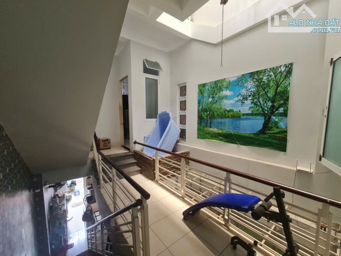 Bán nhà 3 tầng mặt tiền Mê Linh TTTP Nha Trang dt 82m2 giá 9tỷ5 - 5