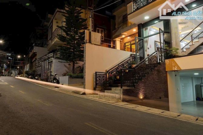 Bán nhà mặt tiền đường nhựa giá 12,5tỷ có gara đậu oto - 6