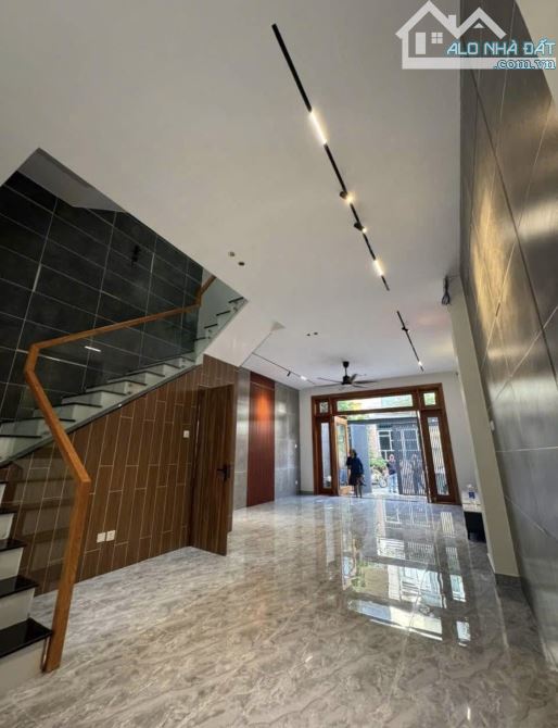 LÊN SÓNG NHÀ ĐẸP QUẬN 3, ĐƯỜNG TRƯƠNG QUYỀN - GIÁ:4TỶ880/72M2 (4,8x15M). SHR - 6