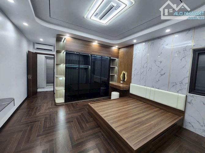 Nhà đẹp nội thất xịn đường ô tô tránh khu Quân Đội 918 Phúc Đồng DT 45m2 . Giá 16.38 tỷ - 6