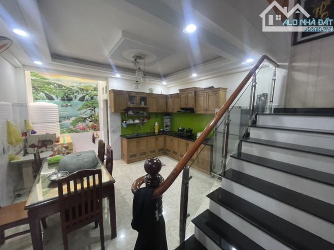 Nhà Hẻm Xe Hơi - Nguyễn Thị Búp Q12 - 60m2 - 5 tầng - Nhỉnh 6 Tỷ - 6