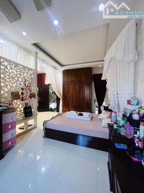 BIỆT THỰ VIP KHIỂU NĂNG TĨNH - KHU TÊN LỬA – 2 MẶT TIỀN TRƯỚC SAU – Ô TÔ THÔNG – 250M² – N - 6