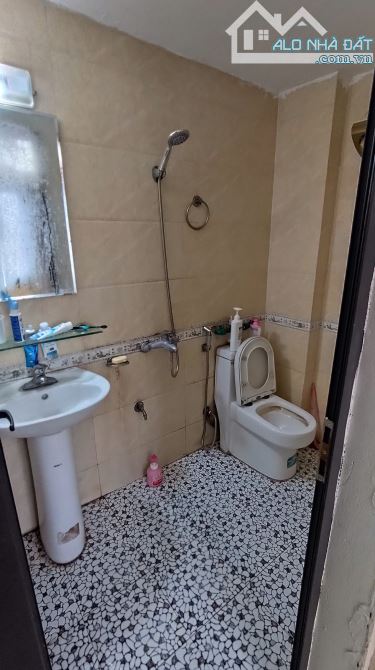 CHÍNH CHỦ BÁN NHÀ KIM GIANG 46.6m,MẶT TIỀN 6M,5M RA 3 Ô TÔ TRÁNH,CHỢ SÁT NHÀ,CHO THUÊ ĐỈNH - 6