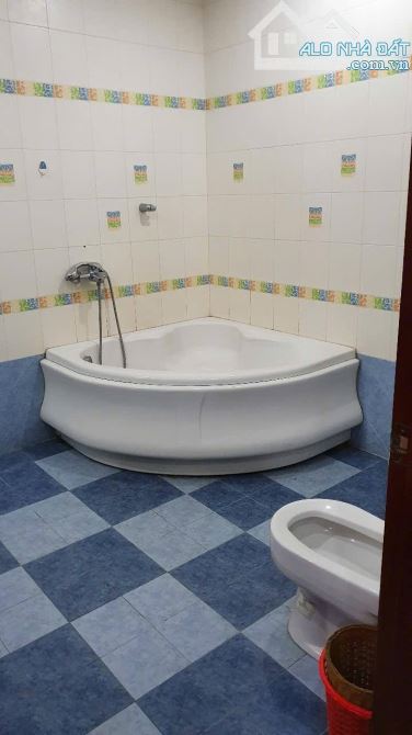 Mặt tiền Nguyễn Phi Khanh, P. Tân ĐỊnh Q.1 - DT: 4m x 28m - 5 Lầu T.máy - Giá: 35 Tỷ - 6