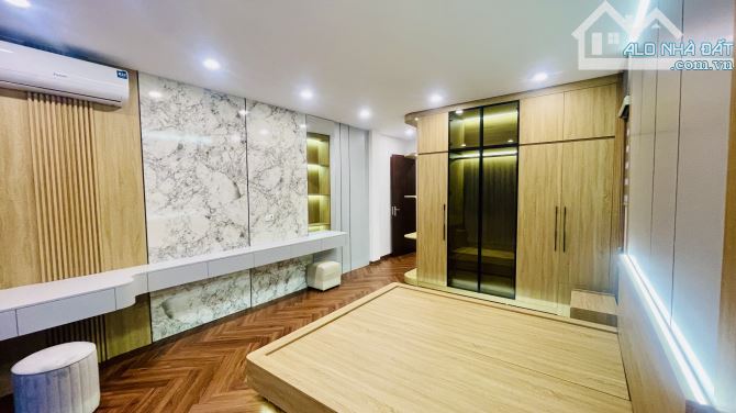 BÁN NHÀ MẶT PHỐ HỒNG TIẾN - LÔ GÓC 3 MẶT TIỀN - KD ĐỈNH. DT:145M. 4 TẦNG. MT:8M. GIÁ 41 TỶ - 6
