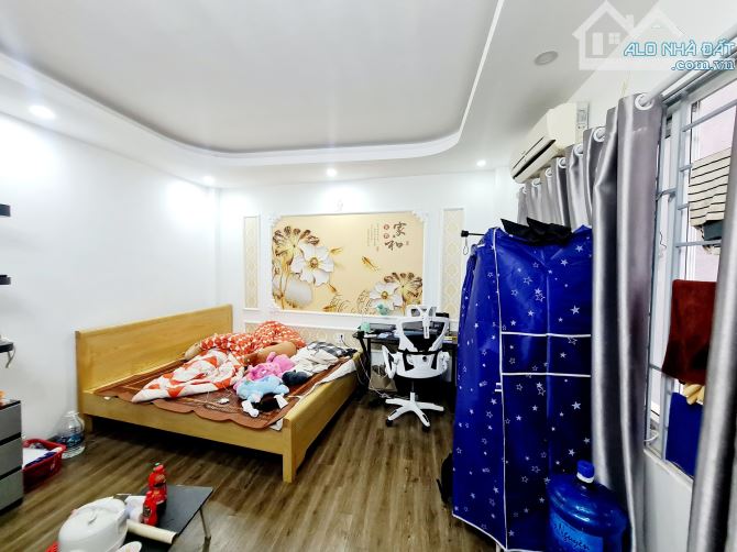 NHÀ MỚI Ở NGAY - QUANG LÃM - HÀ ĐÔNG, 3 GÁC TRÁNH XE MÁY   CHO THUÊ 4 PHÒNG 12 TRIỆU - 6