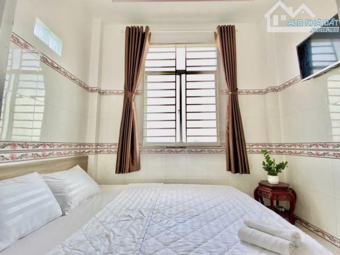Bán Khách sạn 6 lầu MT Hà Huy Giáp 202m2 (6.5x31) 32PN DT 100tr gần cầu Phú Long 26 tỷ. - 6