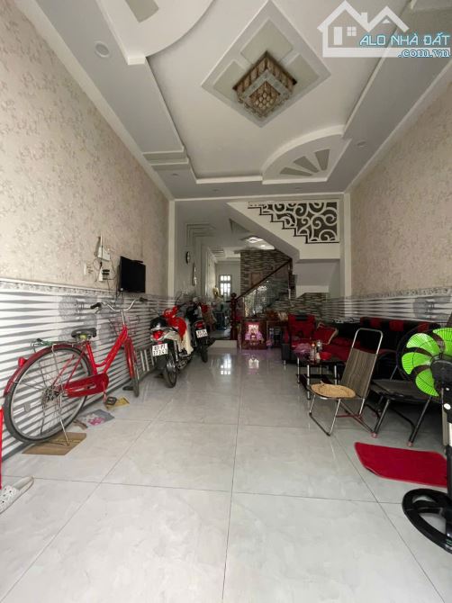 Nhà ngang 4 dài 14 - 3 tầng p4 q8 hẻm rộng 4m - 7