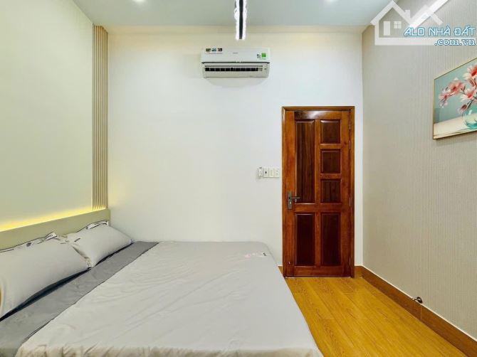 Mua ngay căn nhà 2 tầng ngay nhà Nguyễn Thiện Thuật, Quận 3. Giá: 4 Tỷ 020 / 52m2. SHR - 7