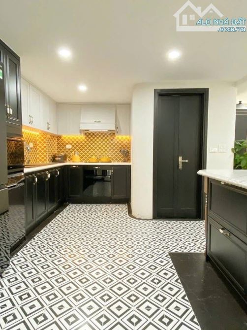 Nghi Tàm - Tây Hồ 98m x 5 tầng, mặt tiền 9m, giá 35 tỷ thương lượng - 7