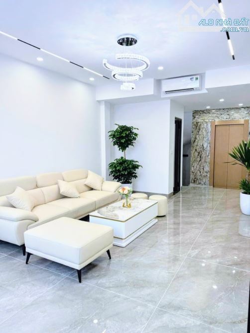 HÀNG KỊCH ĐỘC - NGỌC THUỴ -7 TẦNG THANG MÁY - Ô TÔ 7 CHỖ  - FULL NỘI THẤT - DT43m-Giá 13.5 - 7