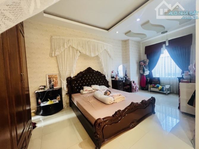BIỆT THỰ VIP KHIỂU NĂNG TĨNH - KHU TÊN LỬA – 2 MẶT TIỀN TRƯỚC SAU – Ô TÔ THÔNG – 250M² – N - 7