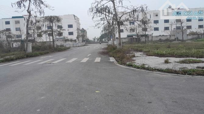 nhà 4 tầng mới mặt quốc lộ 1A cách hồng đức 1km giá 4250. - 7