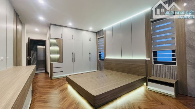 BÁN NHÀ MẶT PHỐ HỒNG TIẾN - LÔ GÓC 3 MẶT TIỀN - KD ĐỈNH. DT:145M. 4 TẦNG. MT:8M. GIÁ 41 TỶ - 7