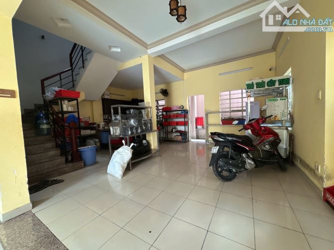 Mặt tiền HIẾM NHÀ BÁN ngang 7.1m khu VIP Nguyễn Văn Nghi 210m2 3 tầng sát ĐHCN 39.5 tỷ - 7