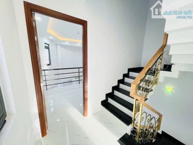 Bán nhà mới quận 8 hẻm xe hơi - 8